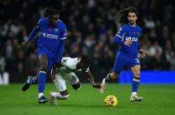 雷速体育下载-关于里尔队大比分获胜，赢得球迷欢呼的信息