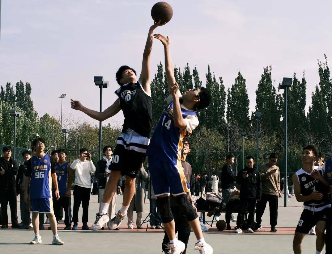 花絮曝光：篮球明星生活全记录，圈粉无数的简单介绍