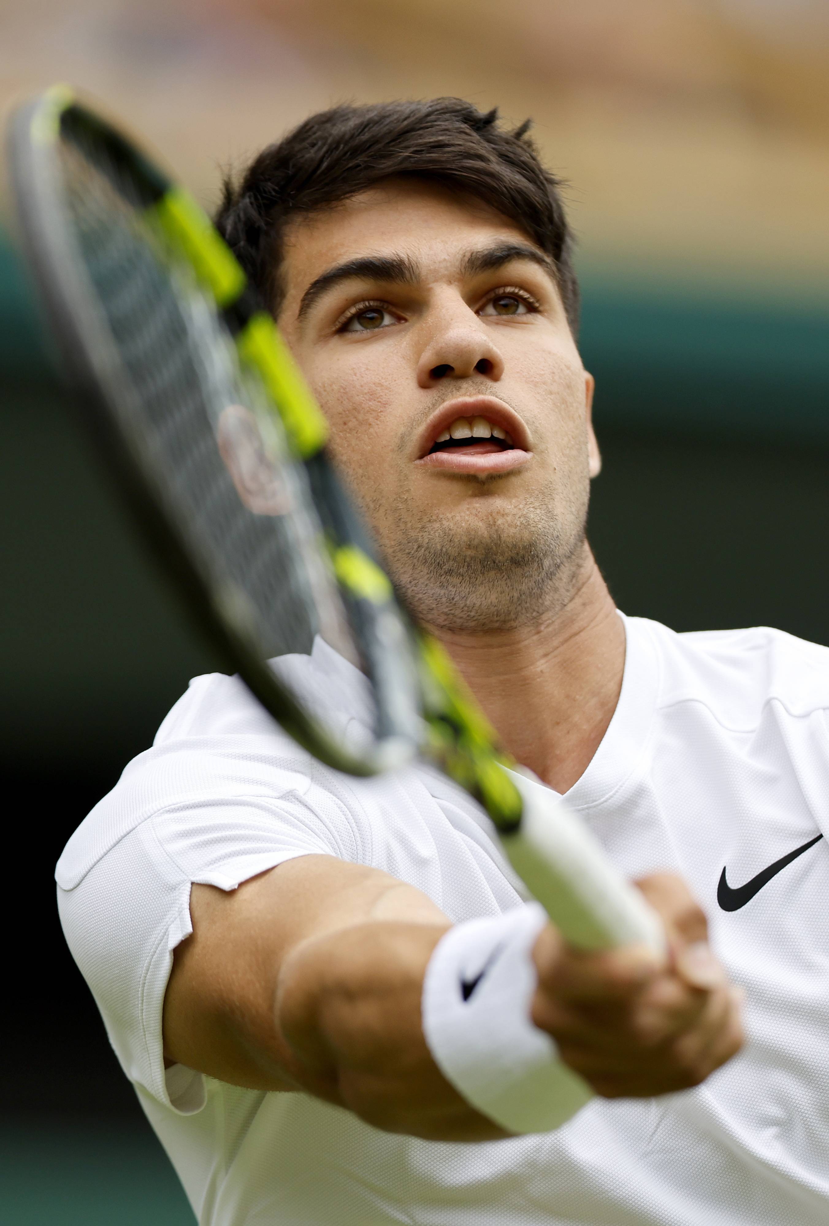 关于英国网球队爆冷澳大利亚网球队，阿尔卡拉斯惊艳世界的信息