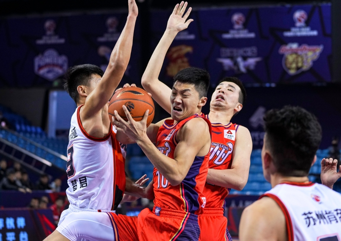 关于天津队力克广东队，浓眉哥状态火热的信息