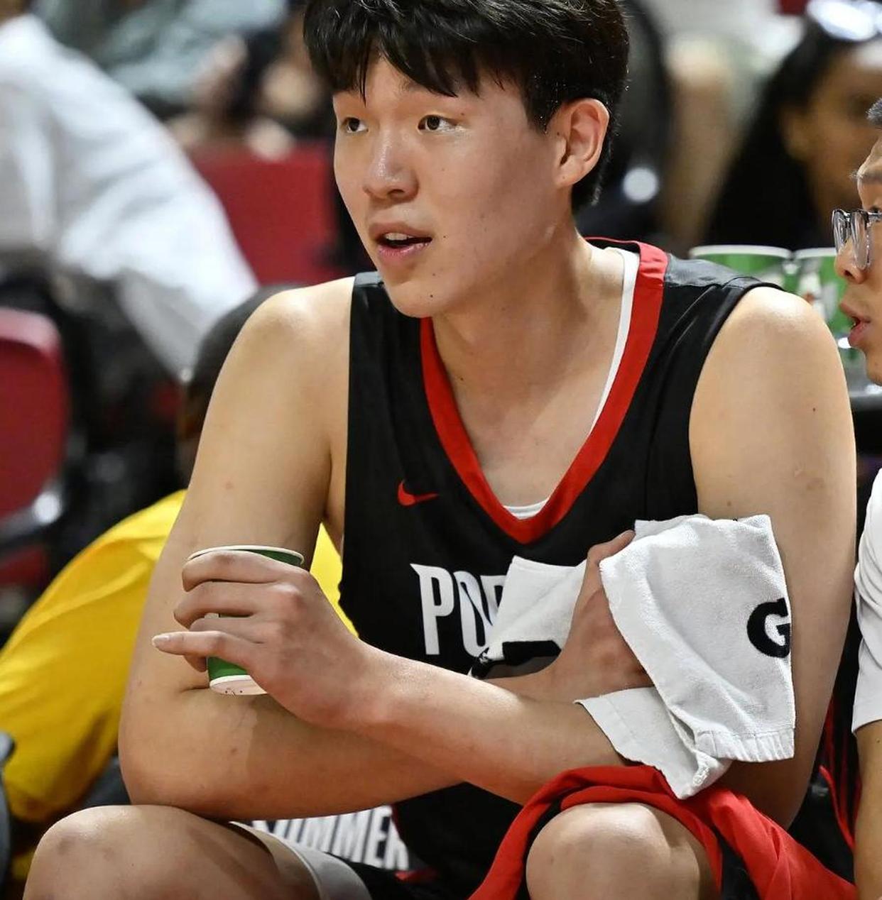 76人轻取广东队，胡金秋扛起全队