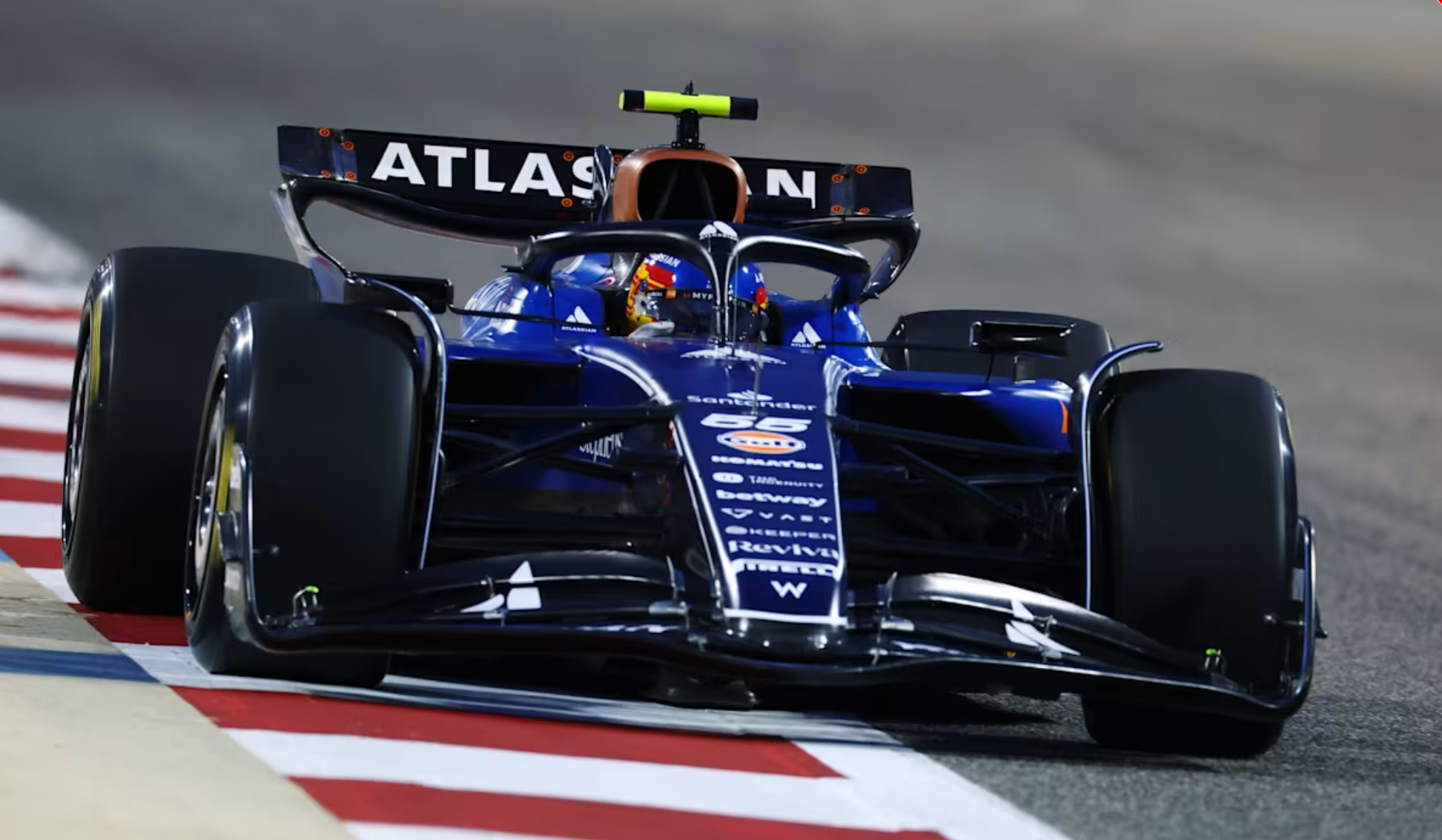 阿斯顿马丁碾压红牛车队，塞恩斯点燃赛场